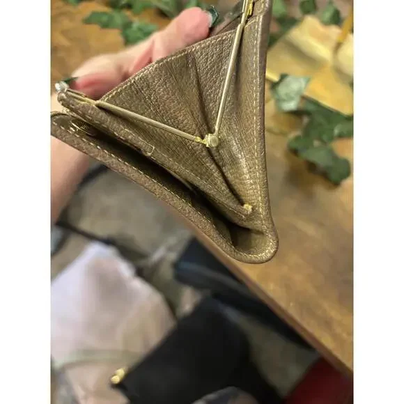 Gucci Vintage Wallet with Iconic Stripe - Picture 4 of 9